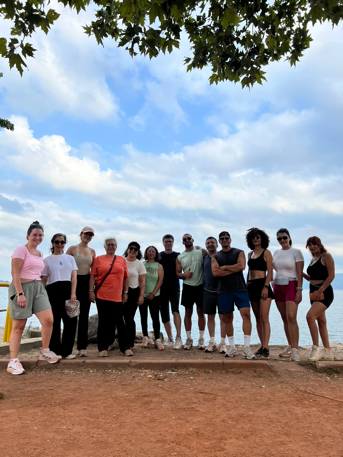 Sahil yürüyüşü sonrası CB Fit Camp topluluğu